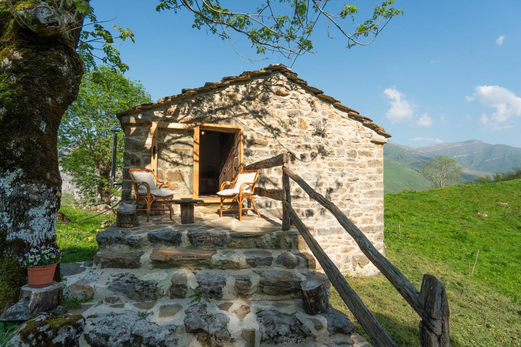 Vivienda Pasiega Lo Lucas 1920 San Roque de Ríomiera Exterior foto